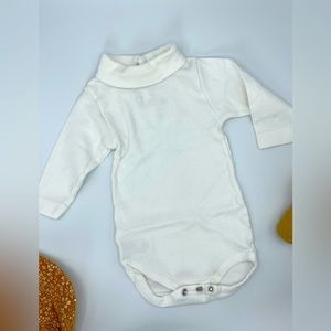Petit Bateau turtle neck bodysuit. 💯 cotton. Good condition. 3 month-62cm.